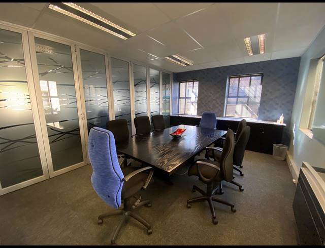 252M² OFFICE TO LET IN BRYANSTON